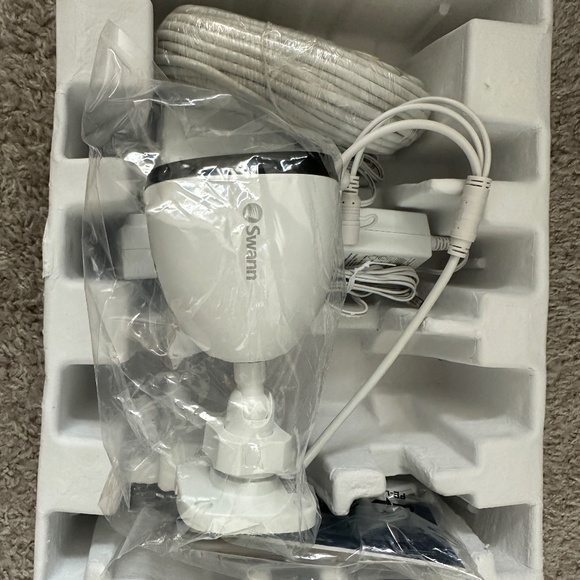 Swann Security System (Spotlight Outdoor/Indoor Camera 3Pck) SWIFI-SPOTCAMPK3-CL - Picture 12 of 16